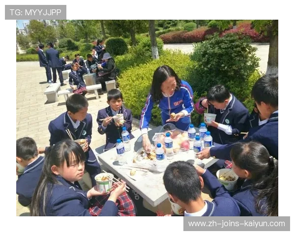 哈利伯顿视野开阔，训练里单节送出10次妙传
